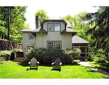2 Thawmont Dr photo 1