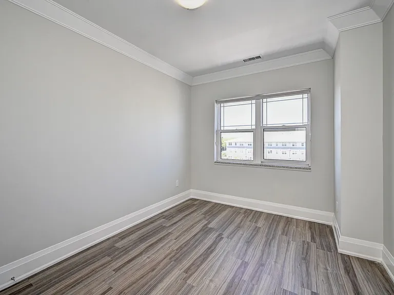 555 Park Rd N — Photo 32