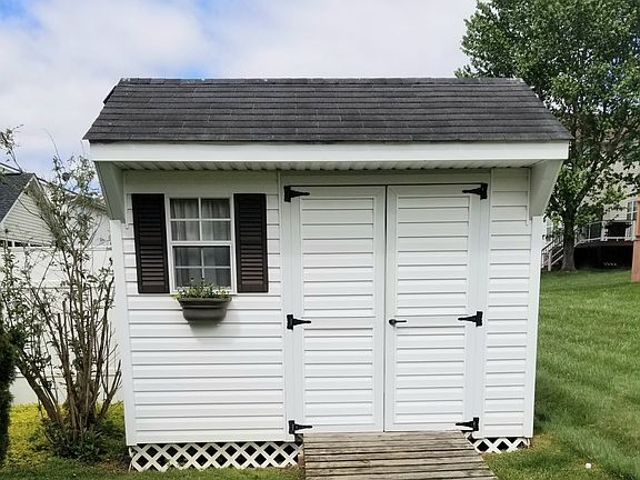 Custom 8x10 building