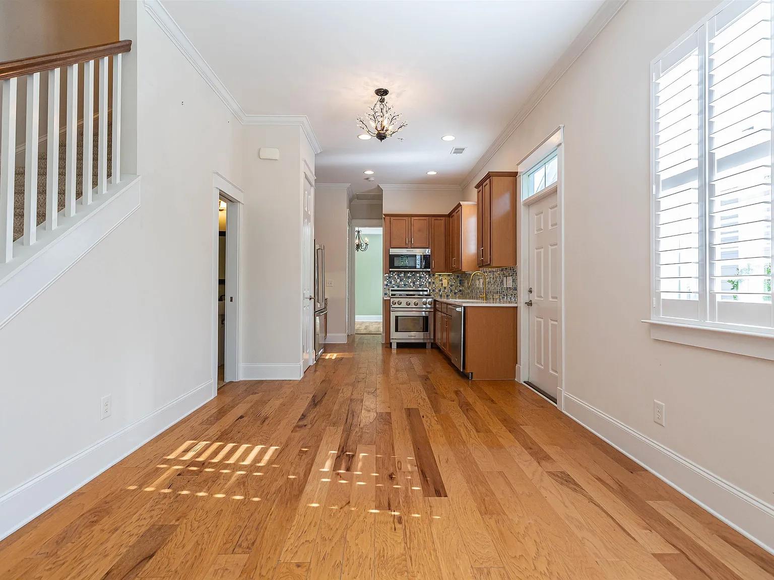 3 bed, 2.5 bath, 1800 sqft, $2,550 — Photo 3