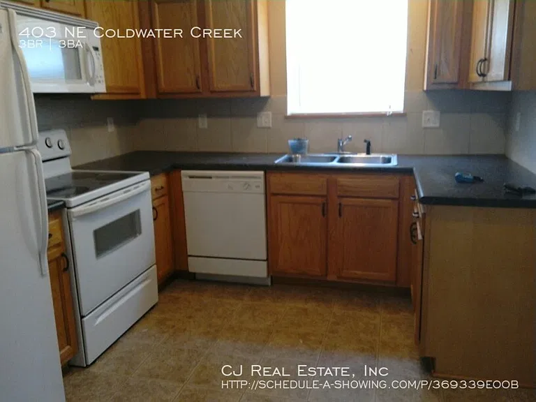 403 NE Coldwater Creek Dr — Photo 4