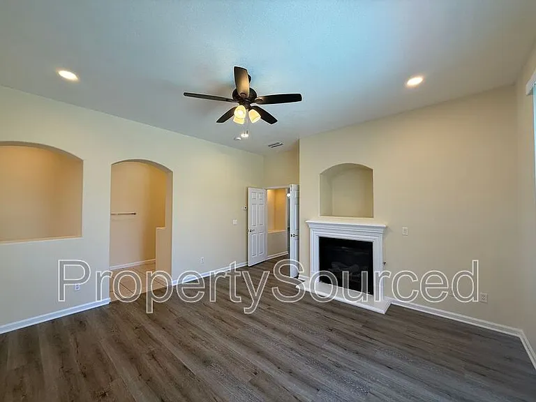 1633 Sparrowhawk St — Photo 19