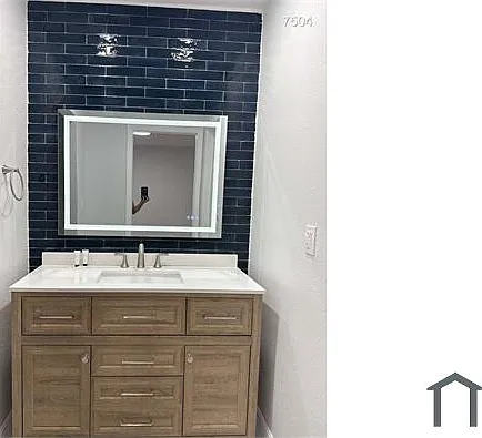 7504 Dolonita Dr — Photo 15