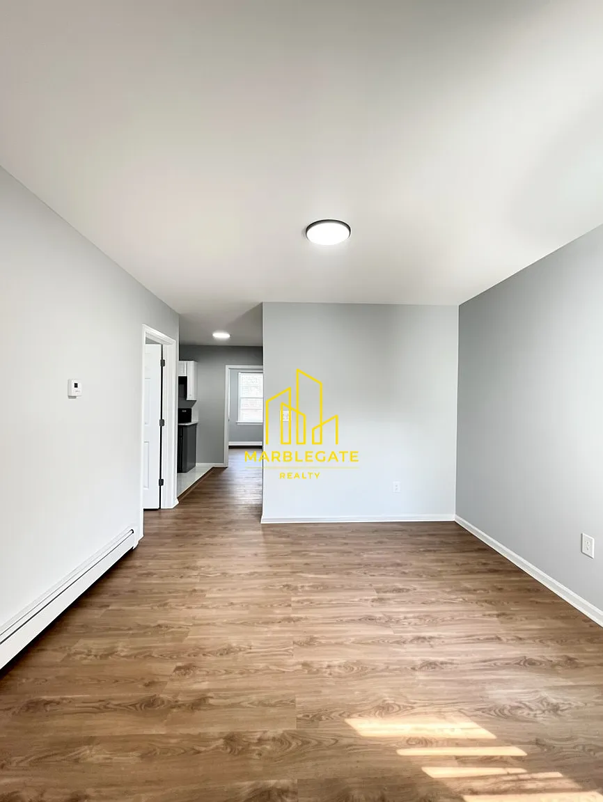 3 bed, 1050 sqft, $2,050 — Photo 2