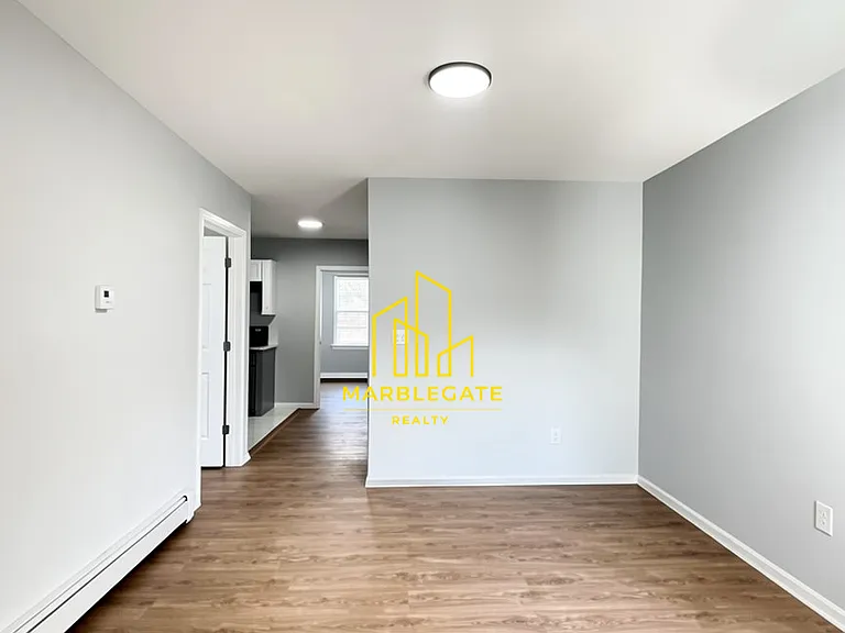 96 Summer Ave #33 — Photo 2