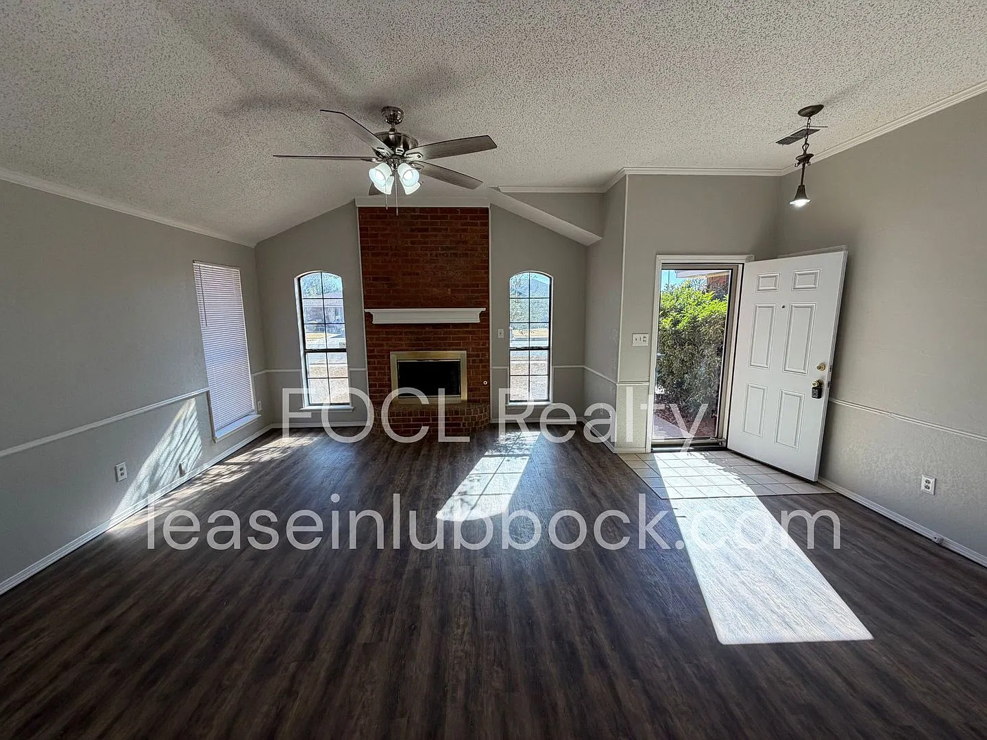 Large 3 bed 2 bath — Photo 4