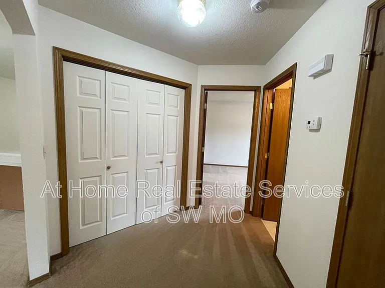 877 N 22nd St — Photo 7