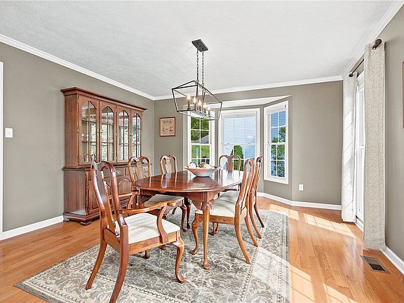 4th image of 208 Timberlake Dr