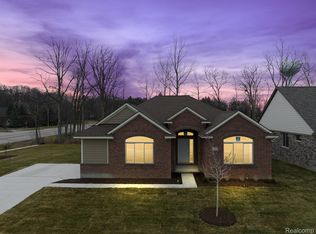 52990 Trailside Cir, New Baltimore, MI 48047