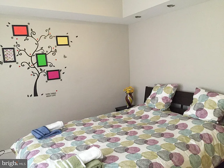 527 S 7th St #1 — Photo 3
