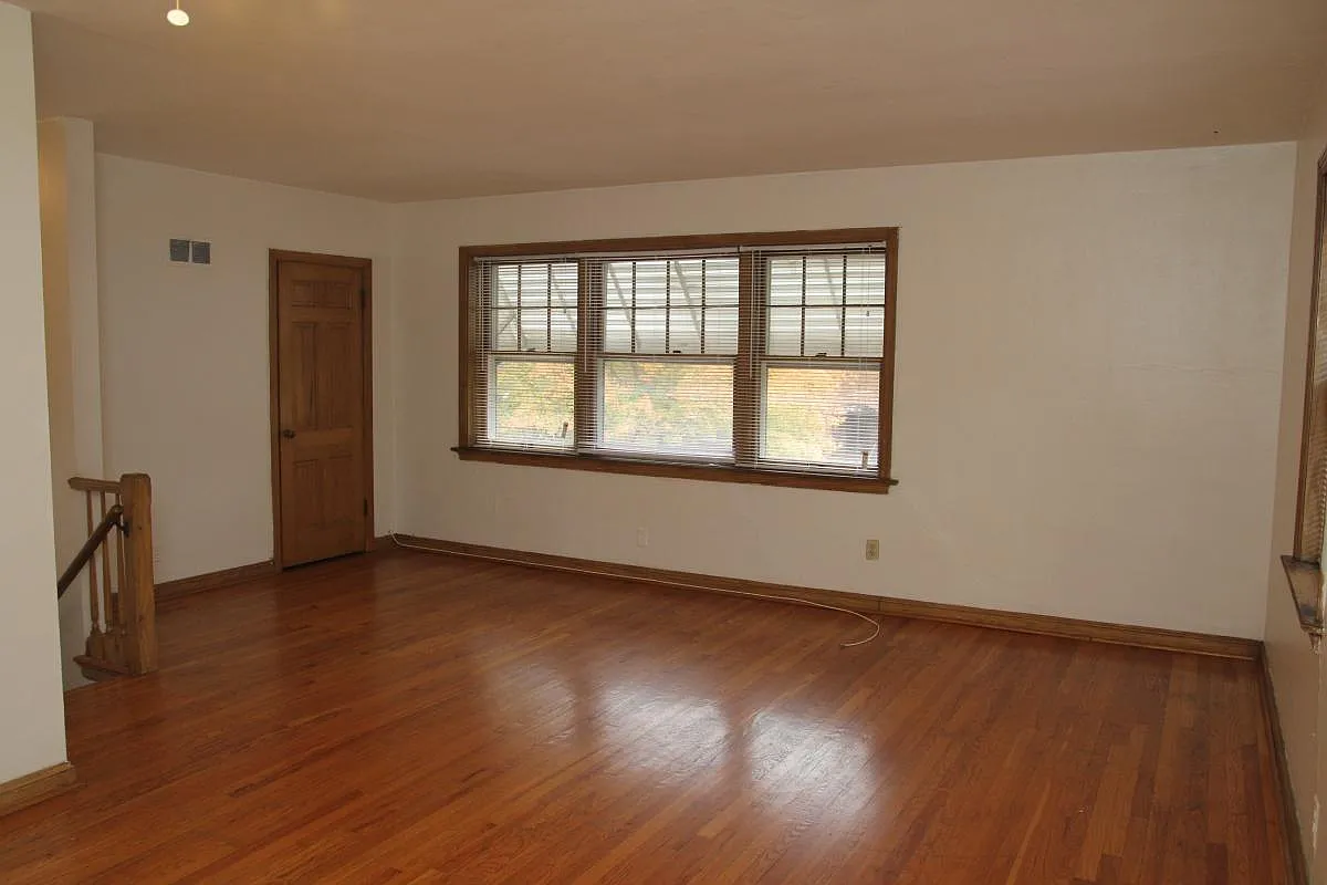 2 bed, 1075 sqft, $1,195 — Photo 2