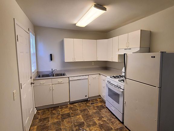 Kitchen has Gas Stove, Dishwasher and Refrigerator