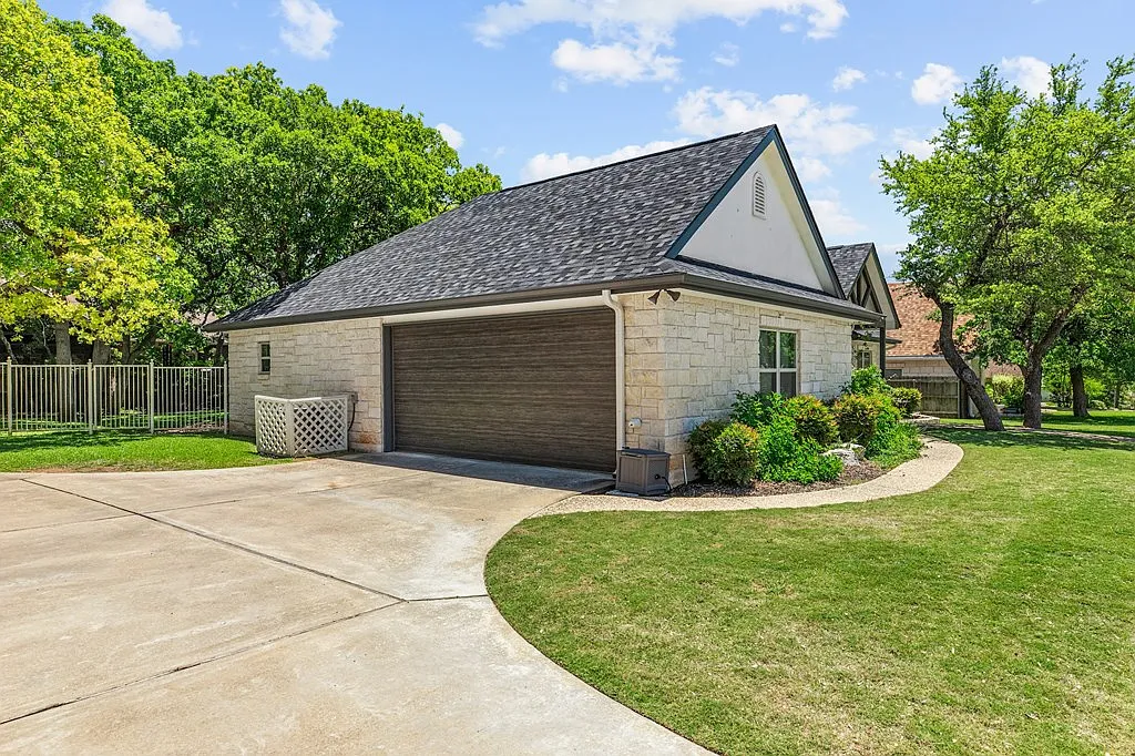 3 bed, 2146 sqft, $3,100 — Photo 3