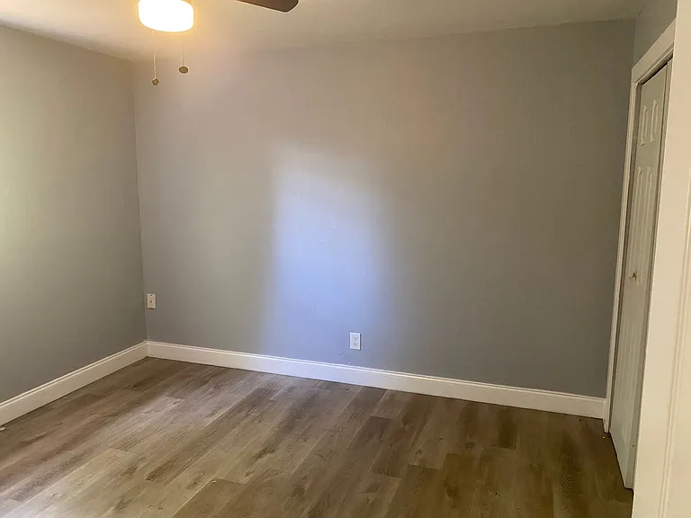 3160 E Riverside Dr — Photo 22