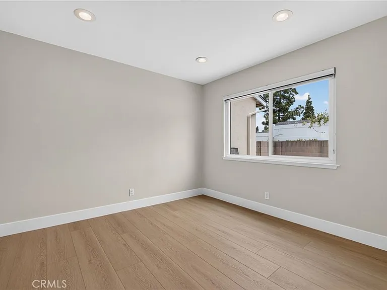 559 Pierpont Dr — Photo 10