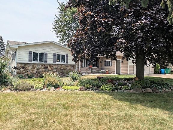 2nd image of 624 E Salzburg Rd