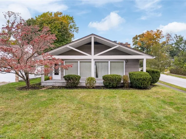 7434 Craigmere Dr, Middleburg Heights, OH 44130