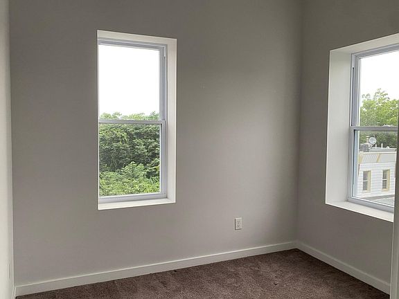 2nd image of 935 Belmont Ave #3R