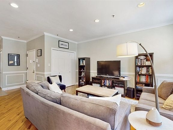 3rd image of 523 Monroe St #2