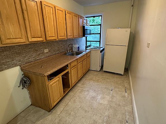3rd image of 1451 Taylor Ave #5A