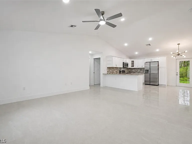 640 Lydia St — Photo 8