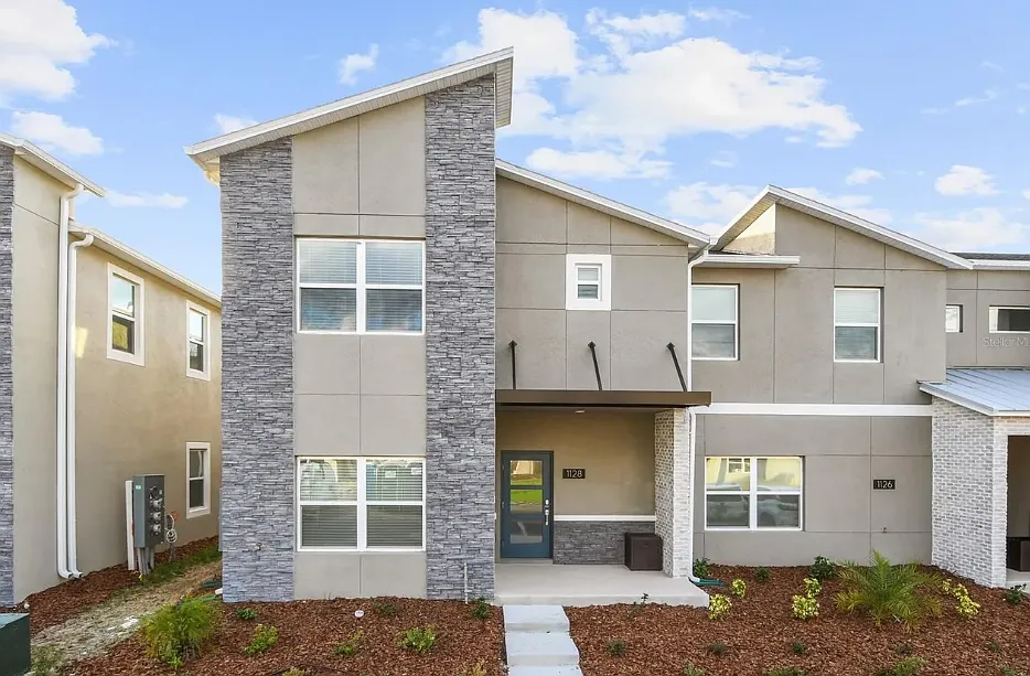 5 bed, 2367 sqft, $3,000 — Photo 1