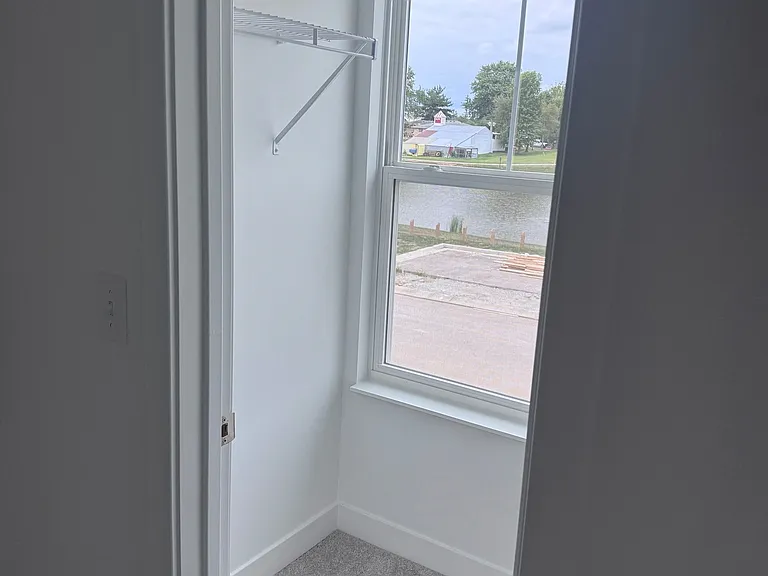 Bedroom (Gues2) Closet