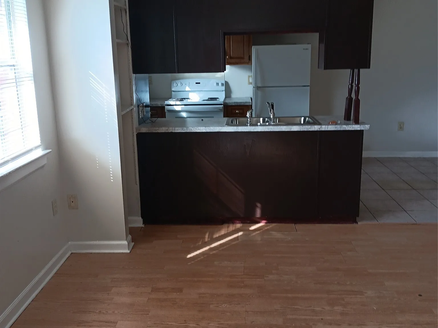 3 bed, 2.0 bath, 1239 sqft, $1,000 — Photo 3