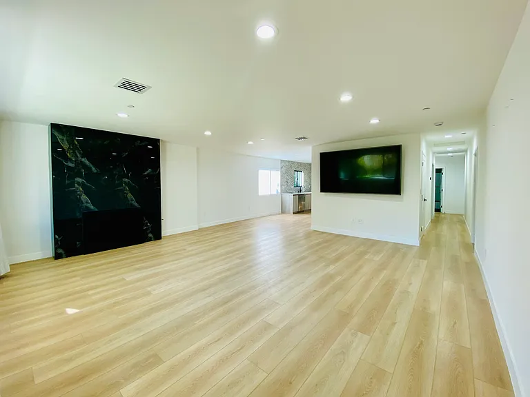 539 Avon Ave — Photo 3