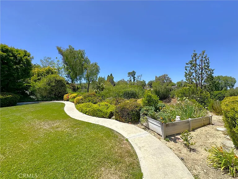 26543 Academy Dr — Photo 47