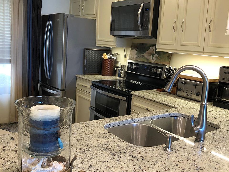 Granite & Stainless in Kitchen