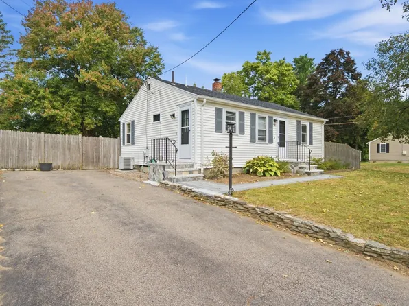 29 Dunn Ave, Wrentham, MA 02093
