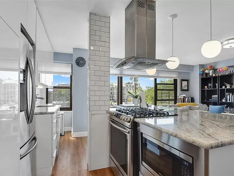 135 Montgomery St #3G — Photo 5
