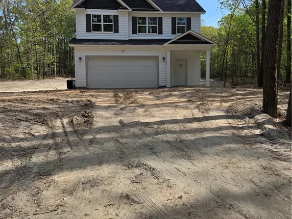 149 Sandalwood Dr, Spring Lake, NC 28390