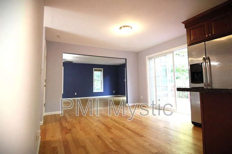 4 bed, 2.5 bath, 2480 sqft, $3,621 — Photo 2