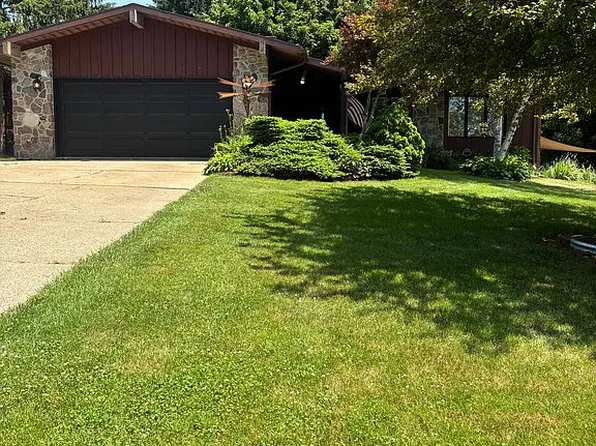 1220 Napoleon Rd, Jackson, MI 49201