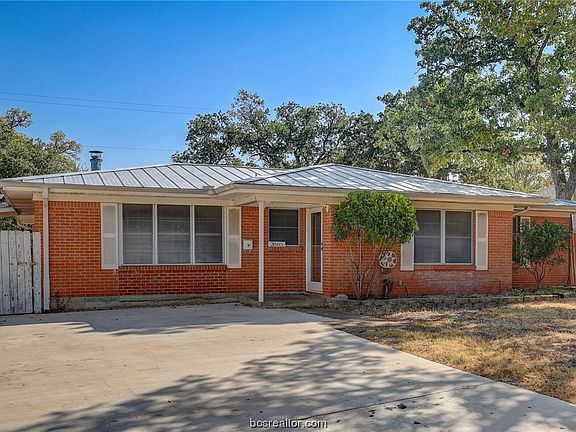2nd image of 3805 Oaklawn St