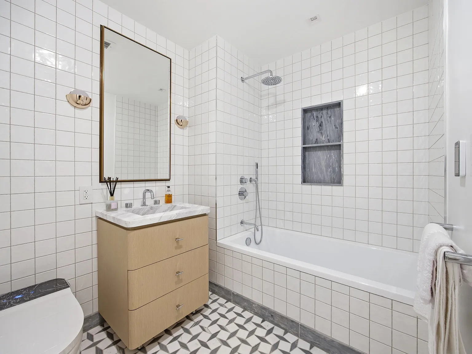 24-01 Queens Plaza North — Photo 3