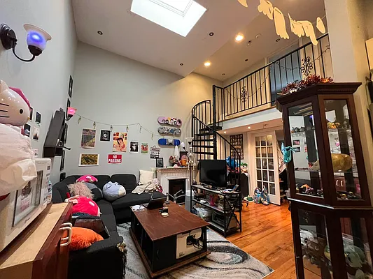 Rented by Rumah Realty Inc | media 1