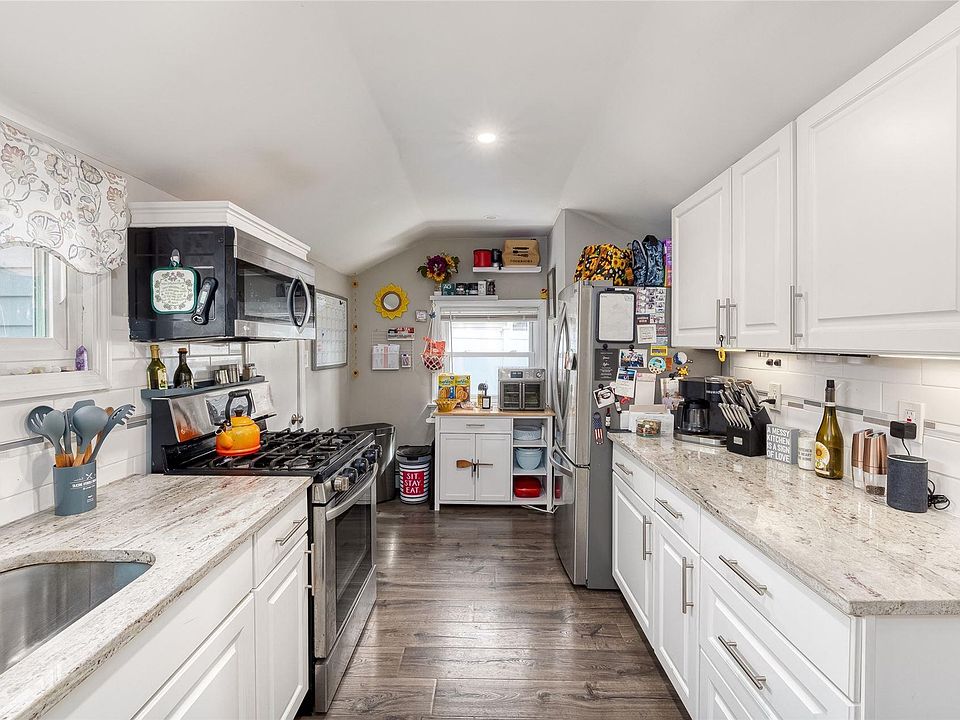 1st image of 39 Pinelawn Avenue