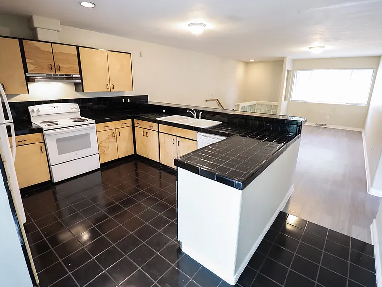 2759 Leisure Dr — Photo 2