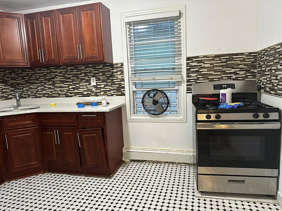 1st image of 11141 146th St Floor 2