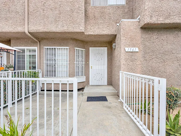 1561 W Jefferson Blvd — Photo 5