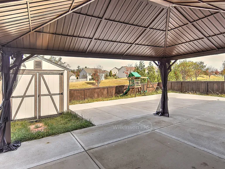 1868 Scarbrough Cir — Photo 46