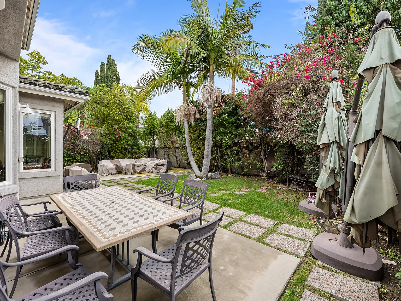 6 bed, 3800 sqft, $10,800 — Photo 2