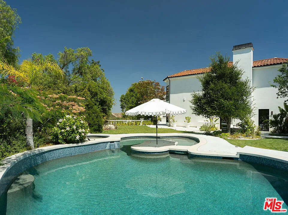 6 bed, 5.5 bath, 11120 sqft, $50,000 — Photo 3