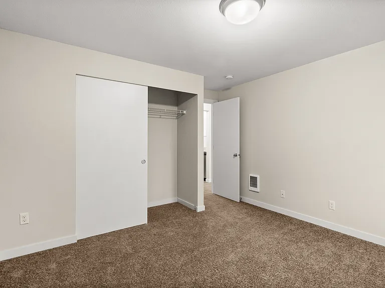 2 Bed 1 Bath Deluxe - 909 Sq Ft 2 Bed 1 Bath Deluxe - 909 Sq Ft