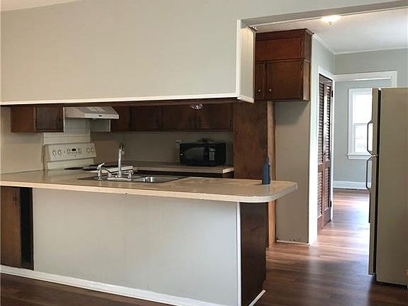 3rd image of 20 W Southampton Ave