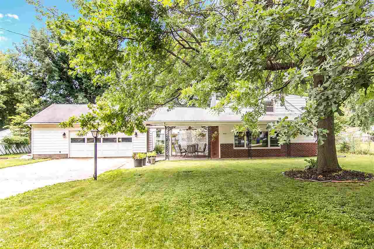 1414 Everett Dr photo 1