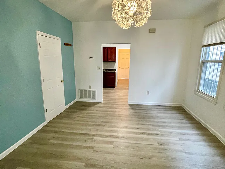 218 Columbia Ave #1R — Photo 4